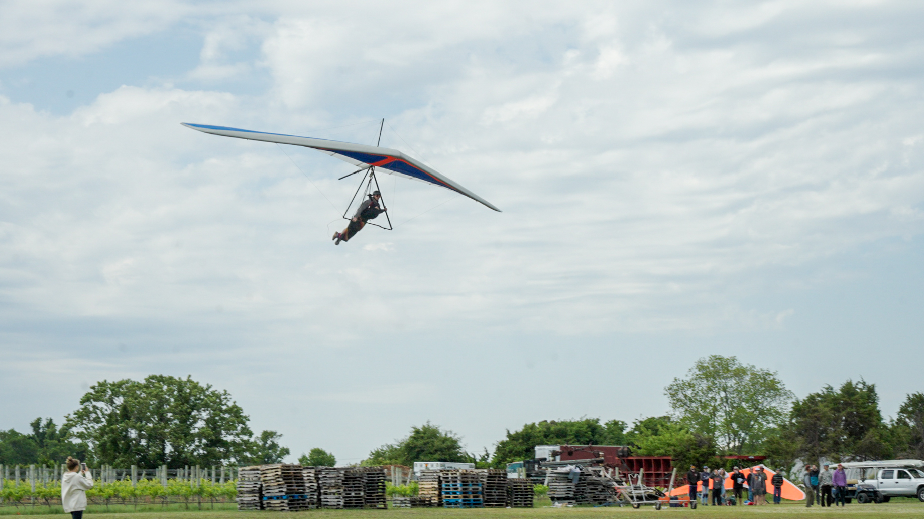 Nolan Hollingshead comes in for landing after a flight at the Cotton Gin in Currituck.